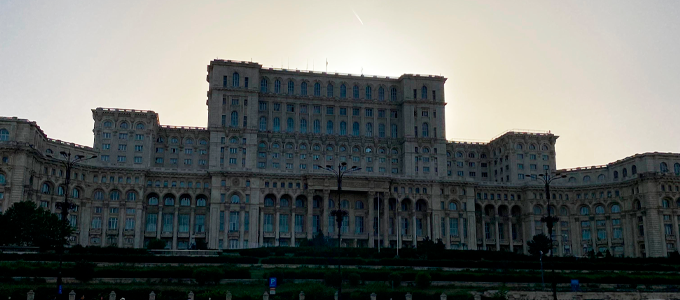 Palacio de Schönbrunn en Viena al atardecer.